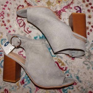 NWT Grey Microsuede Ooen Toe Stacked Heeled Pumps